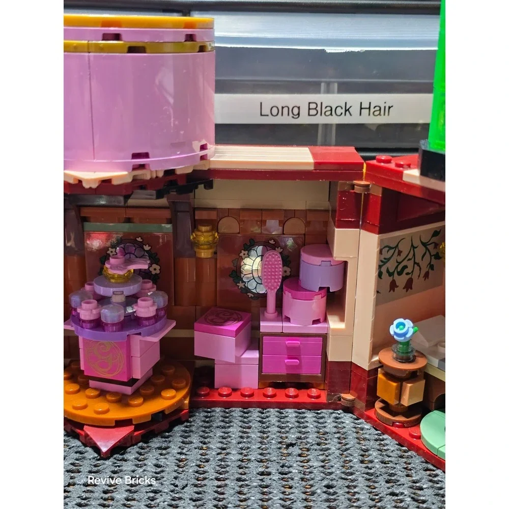 LEGO Wicked: Glinda & Elphaba's Dormitory (75683) 100% Complete With Minifigures